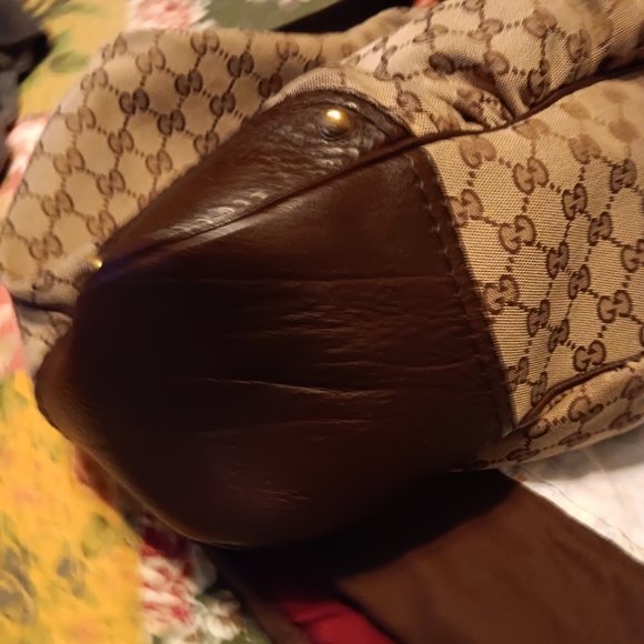 GUCCI LARGE HOBO HANDBAG! - Picture 5 of 16